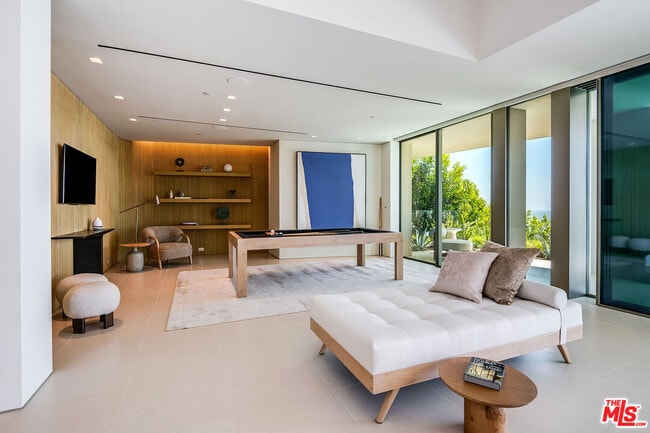 Building Photo - 9016 Thrasher Ave