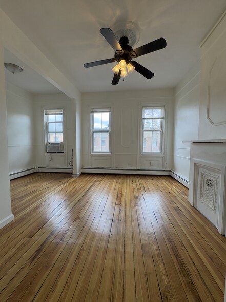 Building Photo - 354 7th St