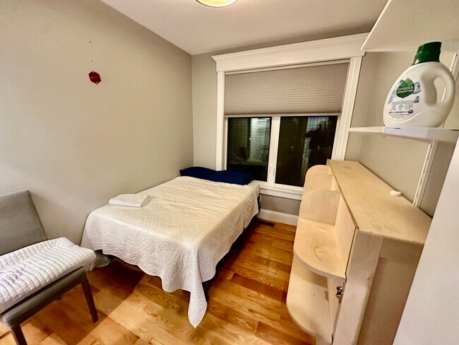 Building Photo - 11 S Mason St