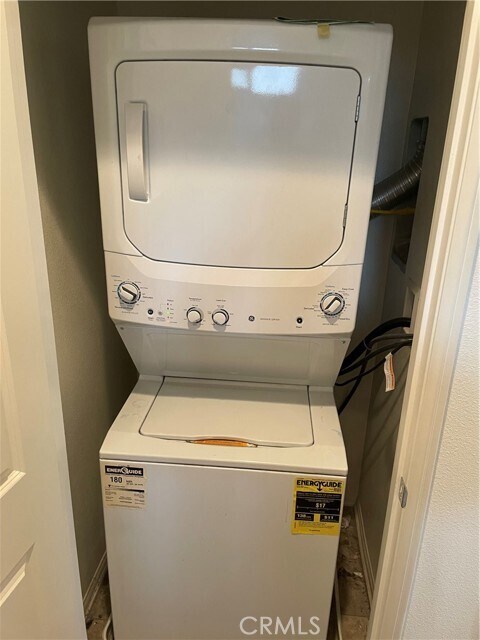 Building Photo - 16001 Chase Rd