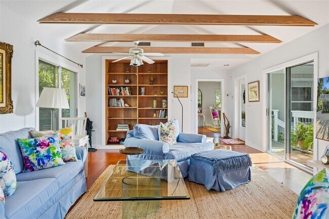 Building Photo - 700 Lands End Dr