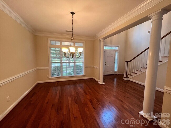 Building Photo - 353 E Waterlynn Rd