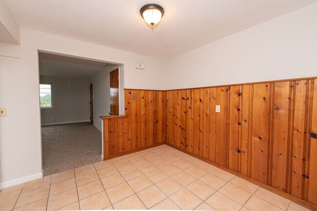 Building Photo - 2739 W North Bend Rd