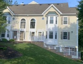 Building Photo - 1007 Magnolia Ln