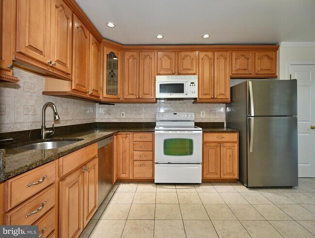 Building Photo - 1561 Templeton Pl