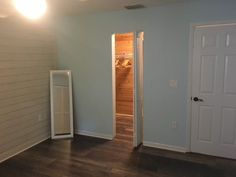 Building Photo - 1687 Brookhouse Cir