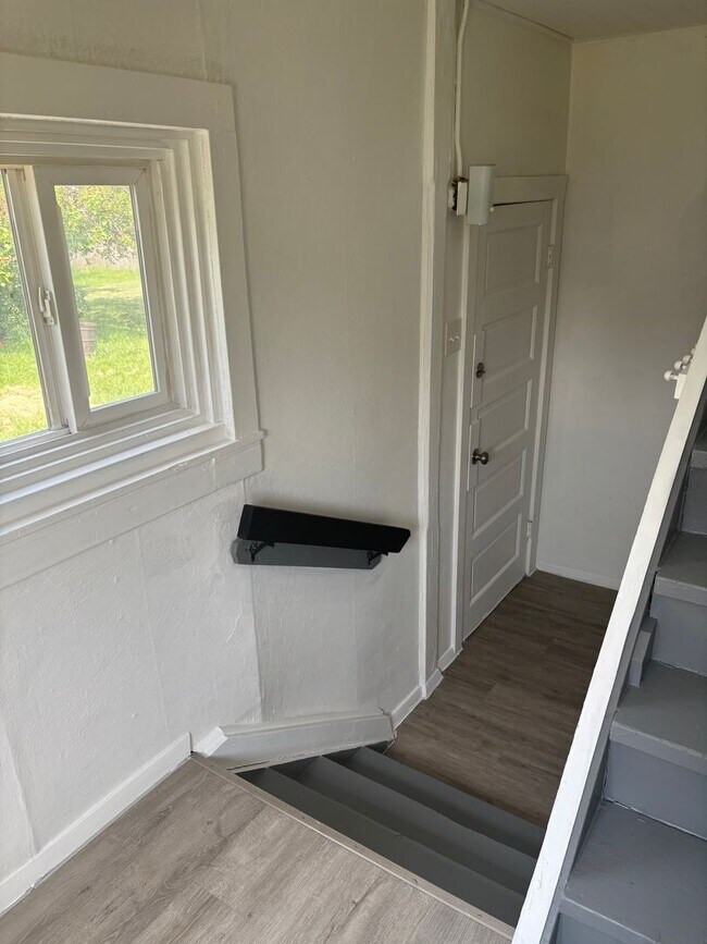 Building Photo - Section 8 welcome, 4bd 2 bath
