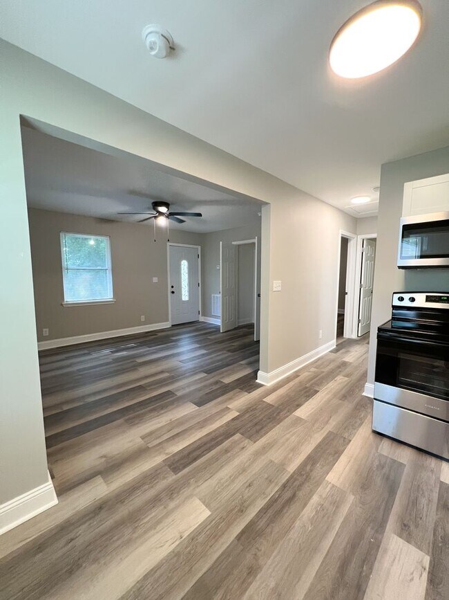 Building Photo - Move-In Specials Available! Completely Rem...