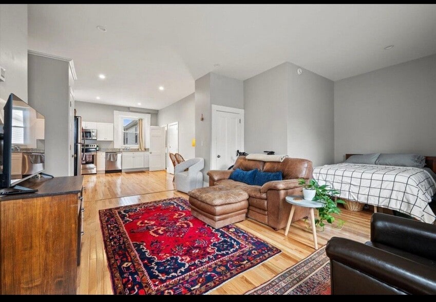 Building Photo - 72 3rd St