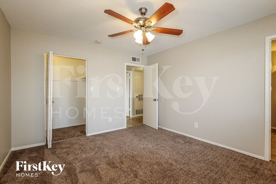 Building Photo - 4237 W Brown St