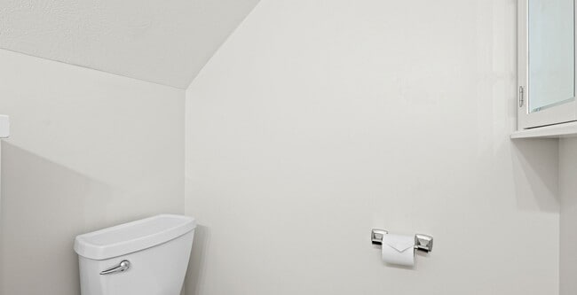 Building Photo - 3-Bedroom Home with Peekaboo Views of Silv...