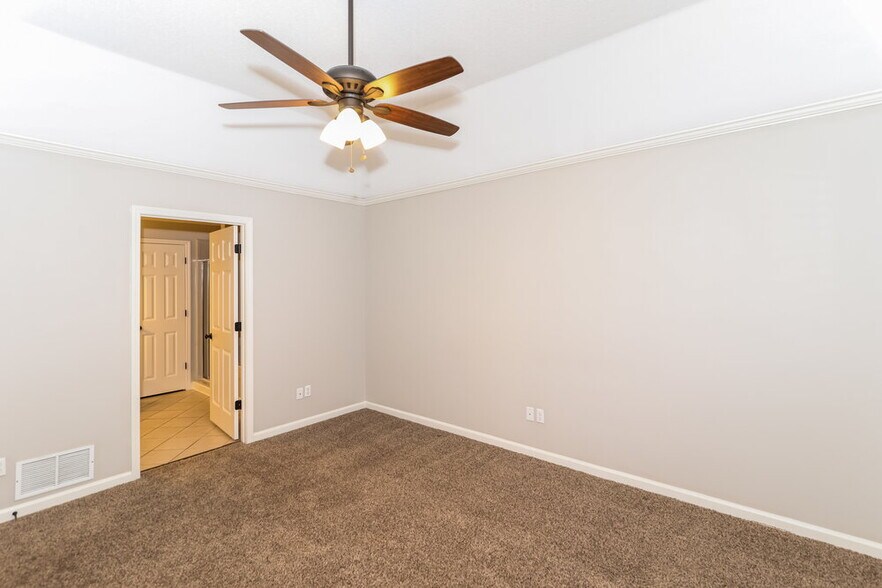 Building Photo - 7691 Shadow View Cove