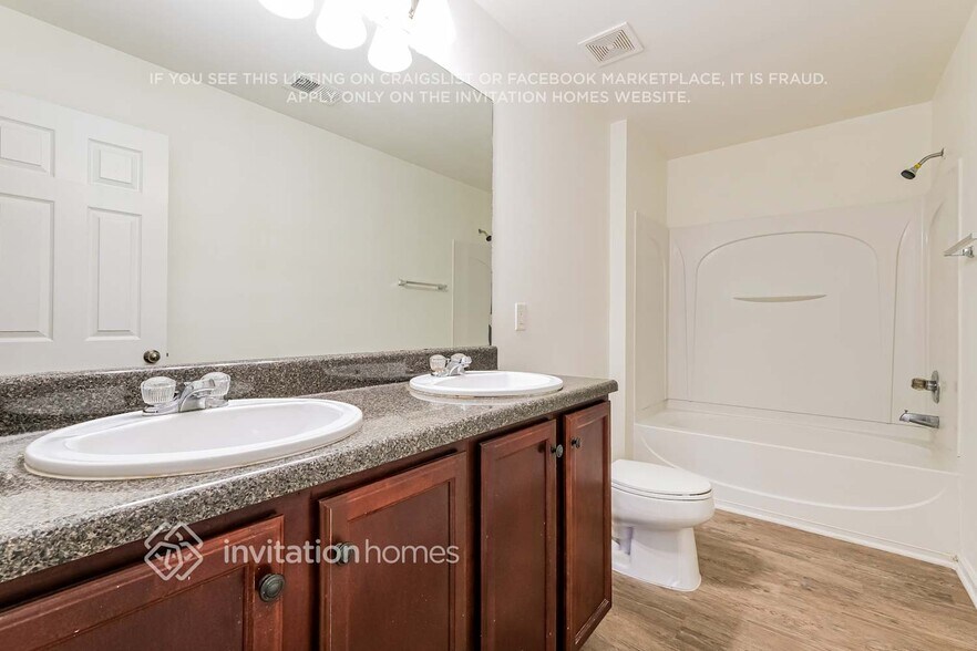 Building Photo - 2828 Farmstead Ct