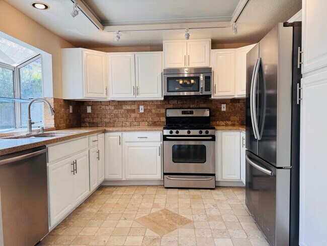 Building Photo - 28556 Rancho-Laguna