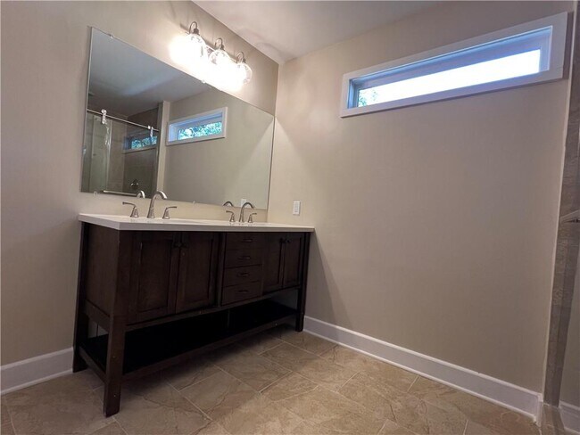 Building Photo - 550 Oglesby Bridge Rd SE