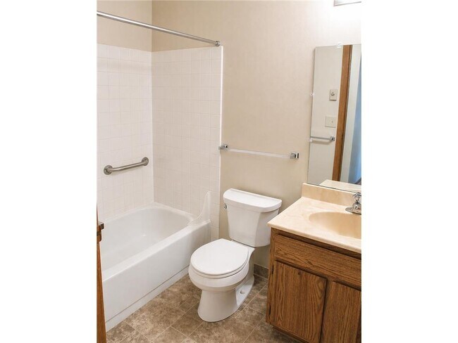 Building Photo - 1515 Darling Dr