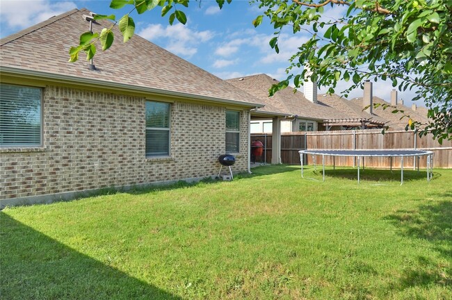 Building Photo - 2121 Victoria Ln