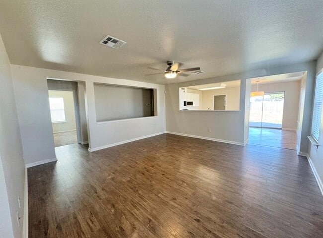 Building Photo - 110 Comal Cove