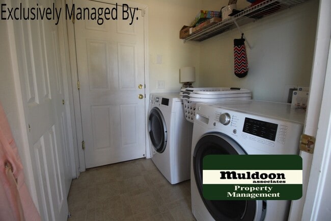 Building Photo - Beautiful 3 bedroom home that includes a f...