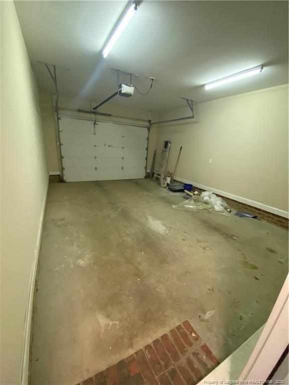 Building Photo - 320 Glenburney Dr