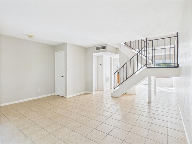 Building Photo - 9520 Quail Village Ln