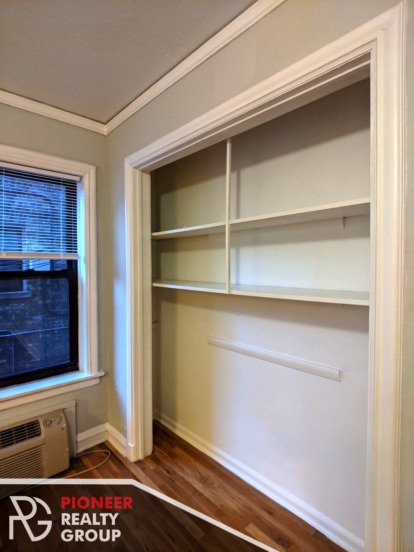 Building Photo - 835 W Wolfram St