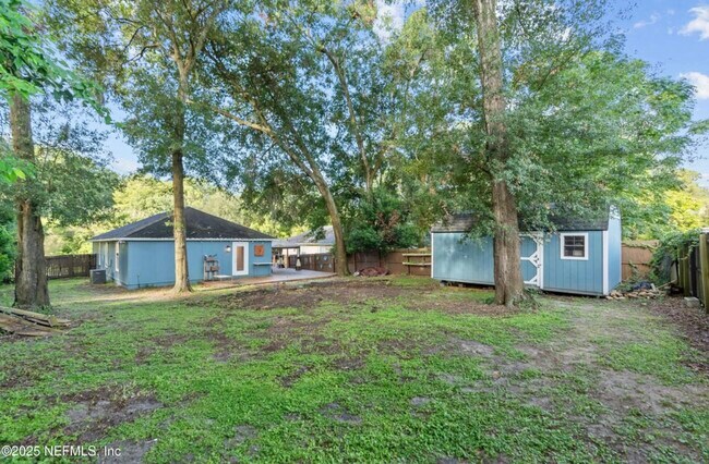 Building Photo - 10621 Oak Crest Dr