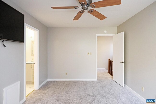 Building Photo - 964 Sutton Ct