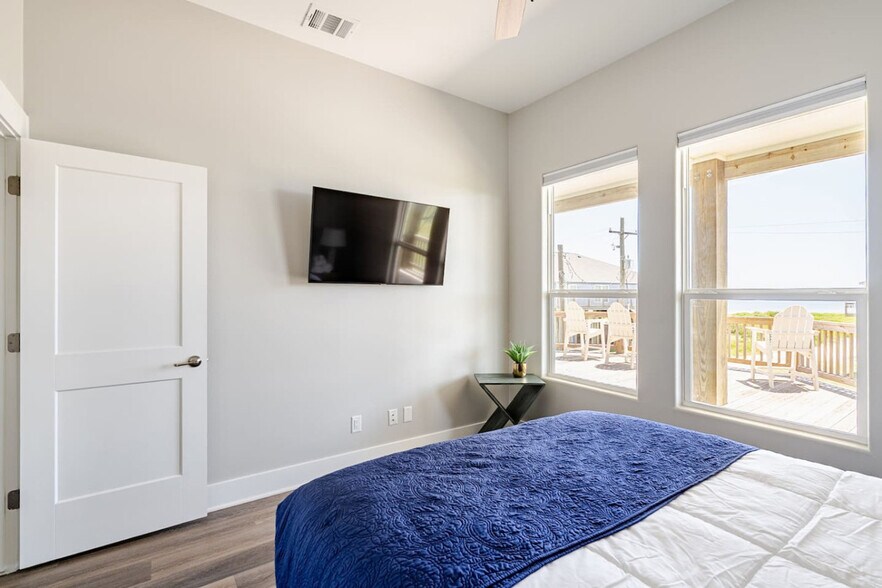 Building Photo - 804 1/2 Johnson Crawford Cir