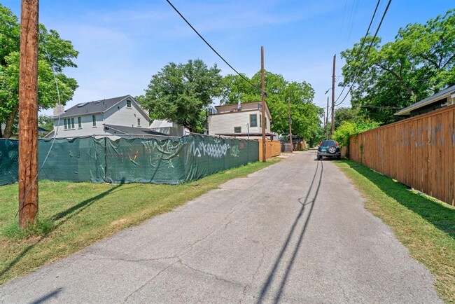 Building Photo - 1603 Willow St