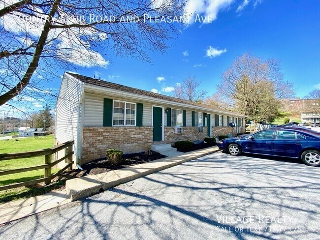 Building Photo - 611 Country Club Rd