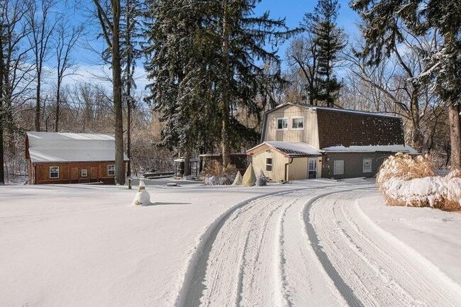 Building Photo - 5990 Plymouth Rd