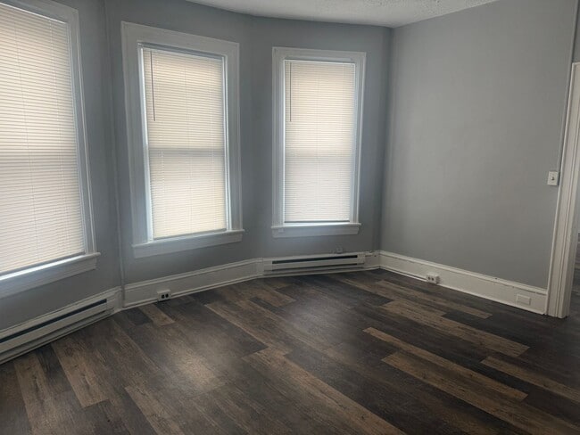 Building Photo - 500 N Mulberry St