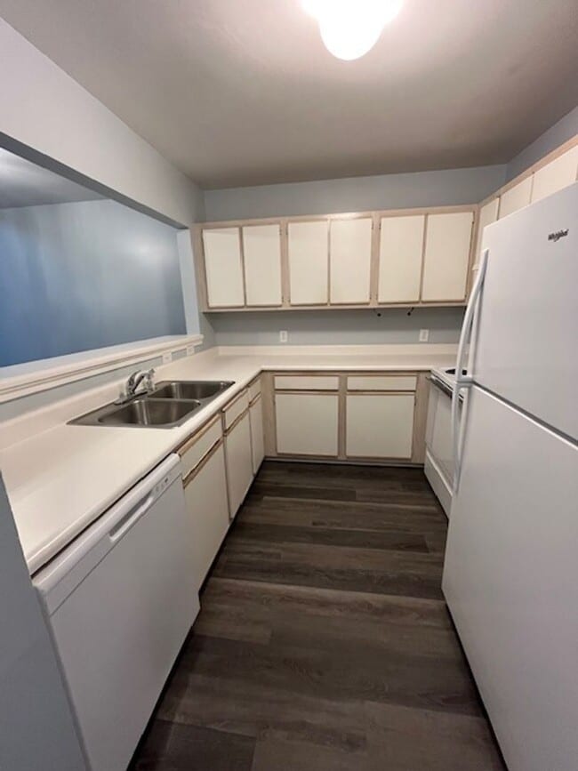 Building Photo - Comfortable and Convenient 3 Bedroom Townhome in Wilmington, NC