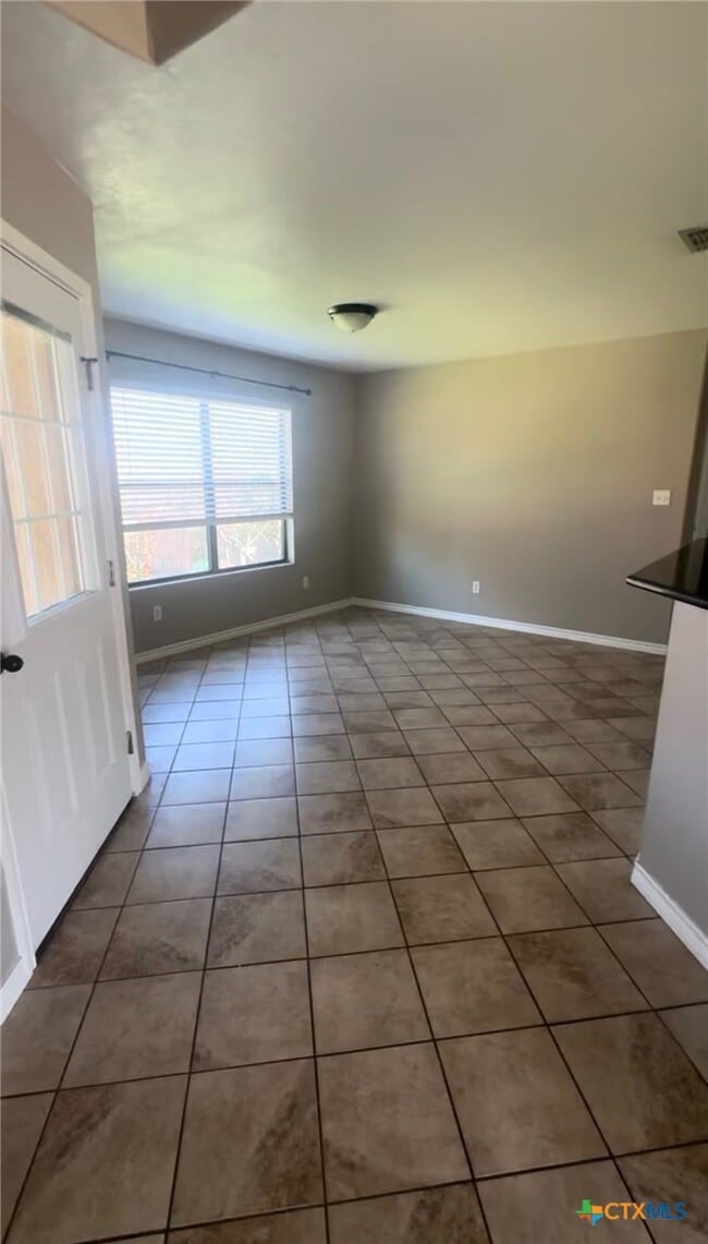 Building Photo - 2227 Sun Chase Blvd