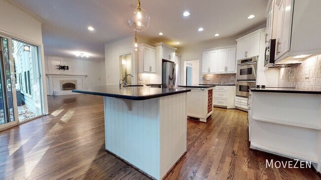 Building Photo - 123 Greymist Ln