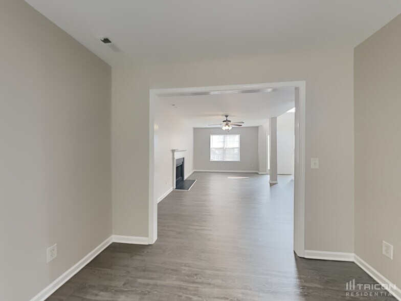 Building Photo - 1482 Kindred Cir NW