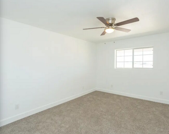 Building Photo - 4 br, 3 bath House - 1001 W Pine Lodge