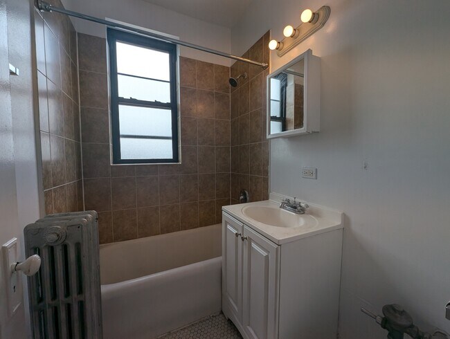 Building Photo - 2737 N Spaulding Ave
