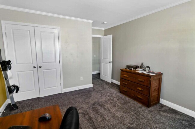 Building Photo - "Spacious 4-Bedroom Sanctuary with 3 Full Baths in Hampstead – Your Dream Home Awaits!"