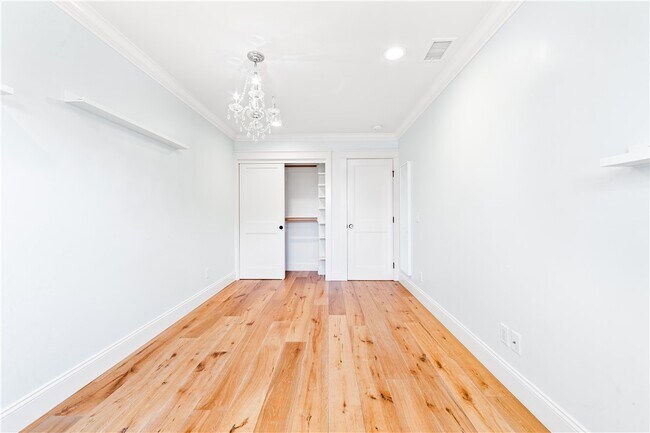 Building Photo - 308 7th St