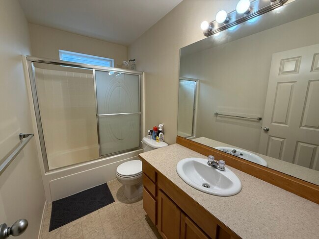 Building Photo - 1608 Hollow Dale Pl
