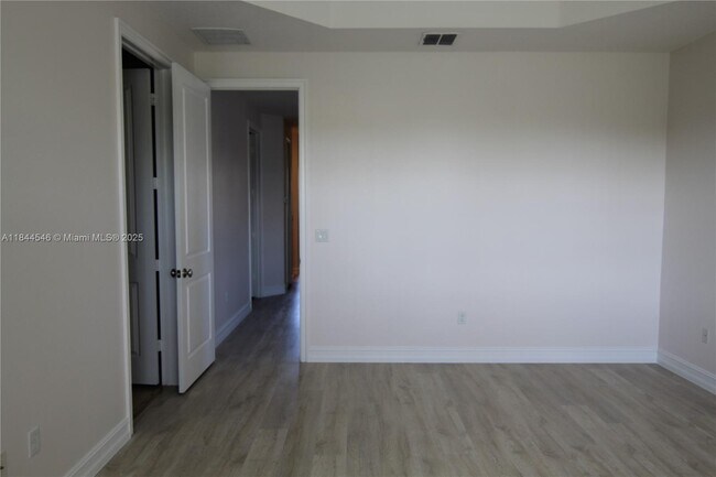 Building Photo - 130 Riverwalk Cir E