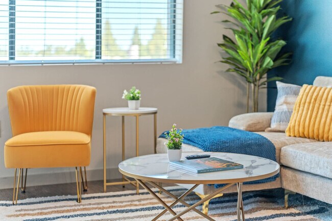 Building Photo - 711 W Broadway Rd