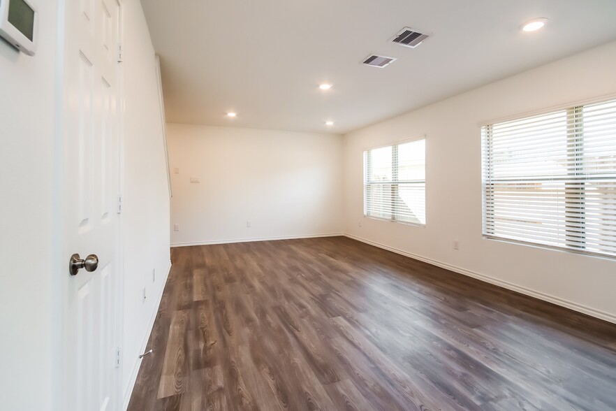 Building Photo - 32722 Orchard Haze Dr