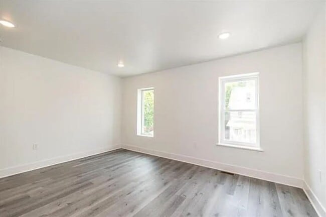 Building Photo - Beautiful 4 Bedroom Newly renovated home!