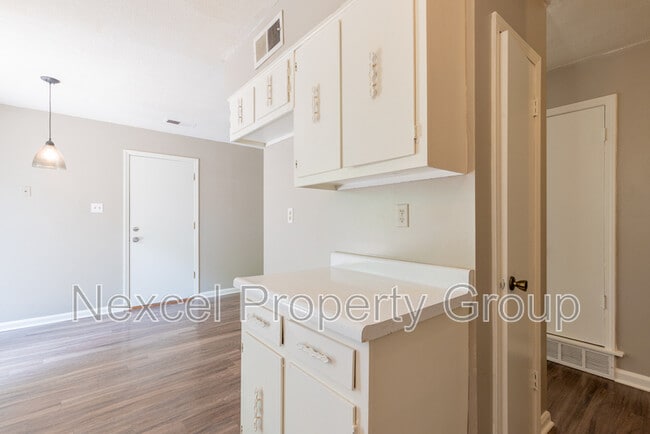Building Photo - 8095 Whitebrook Dr