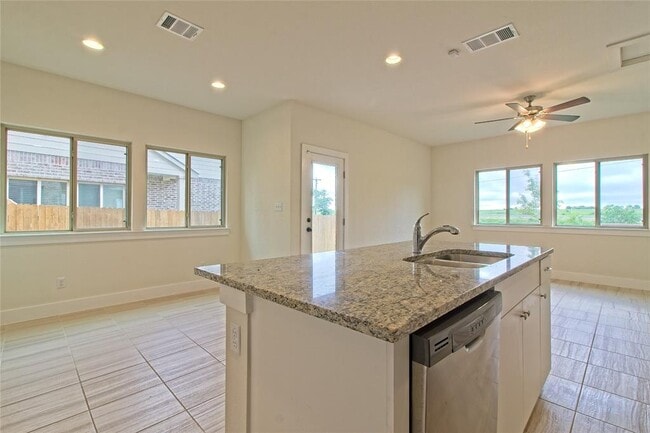 Building Photo - 555 White Steppe Way