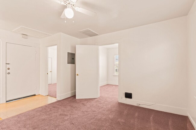 Building Photo - Utilities Included! 3 Bedrooms with Bonus Room & Spacious Kitchen