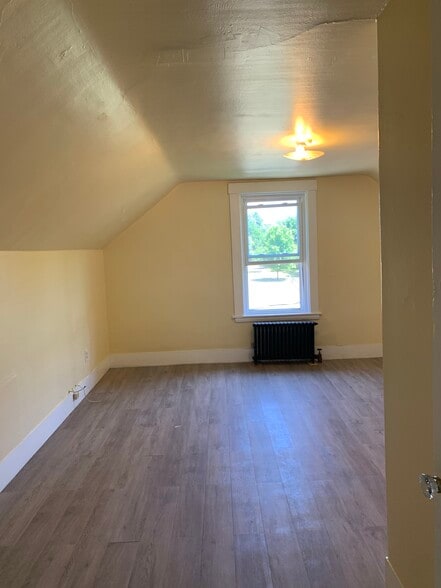 Building Photo - 65 Bacon St